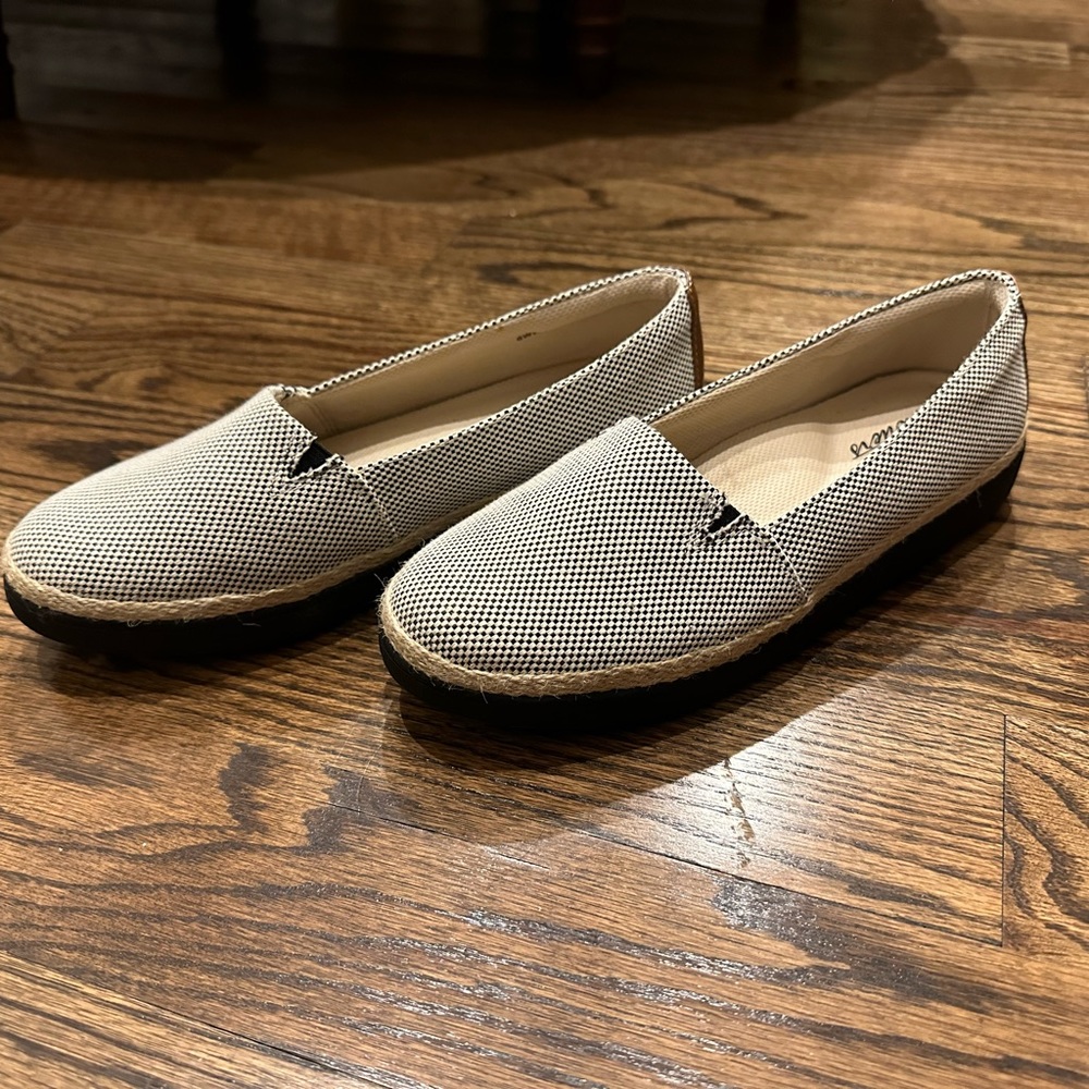 Trotters slip on shoes